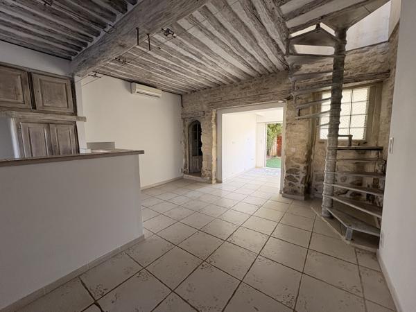 Maison
                                                                                                                                                                                                                                                                                                                        3 pièce(s)                                                                                                                                                                                                          2 chambre(s)                                                                                                                                                                                                          68  m²