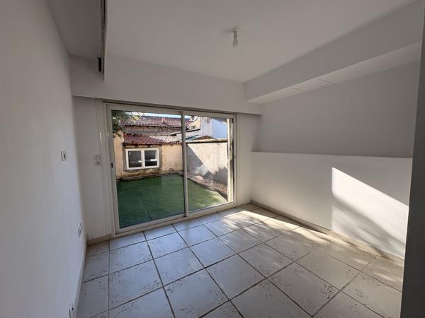 Maison
                                                                                                                                                                                                                                                                                                                        3 pièce(s)                                                                                                                                                                                                          2 chambre(s)                                                                                                                                                                                                          68  m²