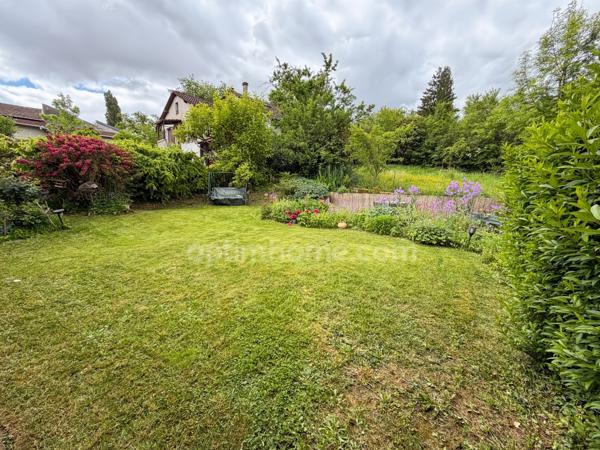 CHAMPIGNEULLES – Maison de caractère avec jardin, au calme et proche de toutes les commodités