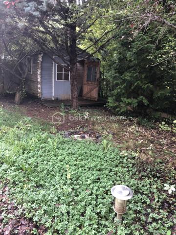 Je vous propose cette ravissante maison de construction récente située à Saint Pierre les Nemours. 

Avec ses 4 chambres, elle est parfaite pour accueillir une famille ou pour aménager un espace bureau à domicile.

L'entrée distribue un vaste séjour lumineux avec accès à la terrasse et au jardin. Une grande cuisine toute équipée. 
L'escalier à droite de l'entrée distribue au 1er étage 4 grandes chambres et une grande salle de bain . 
Toilettes à chaque étage.

Profitez de la quiétude de son jardin avec terrasse pour les moments de convivialité.
Cette maison est entretenue avec soin et est habitable de suite. 
Aucun travaux à prévoir

Les équipements de confort incluent la fibre optique et l'assainissement en tout a l'égout. Le système de chauffage individuel avec par radiateurs fonctionnant à l'électricité.

La maison dispose d'un garage et de 2 places de stationnement.

La gare ferroviaire de Nemours Saint Pierre est à moins de 10mn à pieds (Paris Gare de Lyon en 1h).
