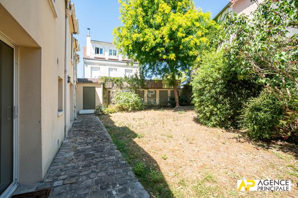 Maison Le Mesnil Le Roi 8 pièce(s) 145 m2 885 000 € **  - Référence  4717