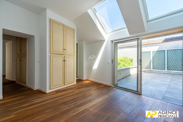 Maison Le Mesnil Le Roi 8 pièce(s) 145 m2 885 000 € **  - Référence  4717
