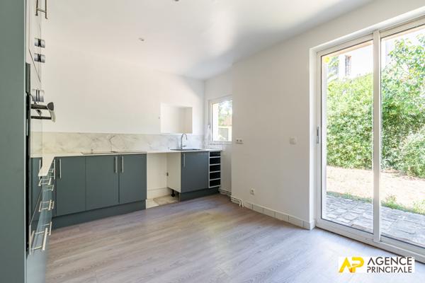 Maison Le Mesnil Le Roi 8 pièce(s) 145 m2 885 000 € **  - Référence  4717