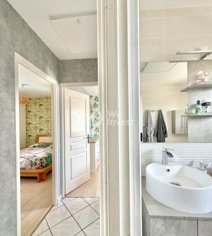 Villa de type 6 de 123 m2 habitables, 4 chambres, bureau, deux garages, auvent, piscine et jardin.