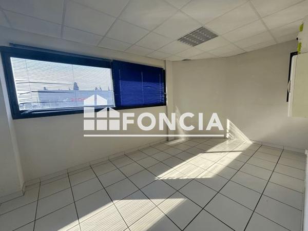 Location Local commercial 1 pièce 26 m² - 1158 CHEMIN DE LA FOSSELLA Perpignan 66000