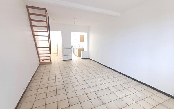Maison à louer    3 pièces • 62 m2 Estaires