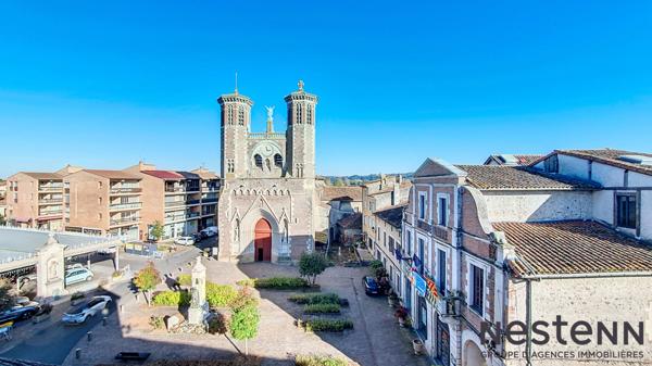 Immeuble de rapport en plein centre de Cazeres ? Emplacement privilegie et fort potentiel !