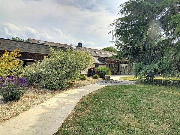 Évasion aux portes de Rennes – Superbe propriété avec piscine et parc paysagé