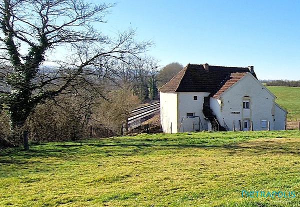 Propriété de près de 2 hectares proche du Creusot TGV