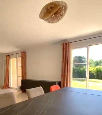 Très belle maison lumineuse dans un écrin de verdure