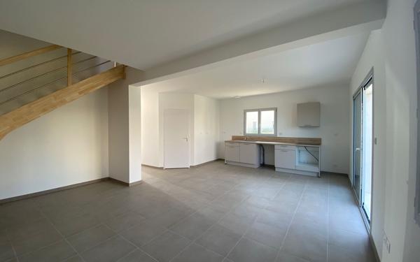 Maison à louer    5 pièces •  Esvres