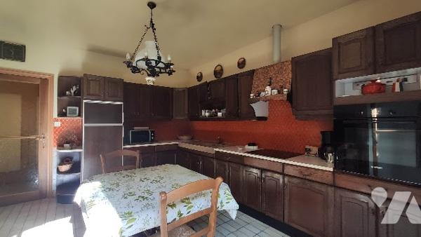 District Sud : Pavillon individuel en semi plain pied avec sous-sol complet