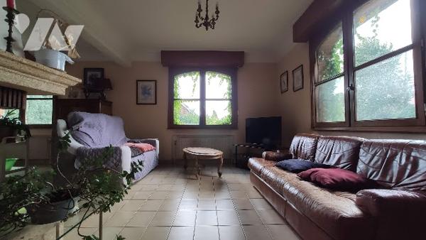 District Sud : Pavillon individuel en semi plain pied avec sous-sol complet