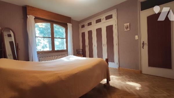 District Sud : Pavillon individuel en semi plain pied avec sous-sol complet