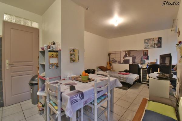 Immeuble de rapport. 3 APPARTEMENTS à vendre PEYRUIS (04)