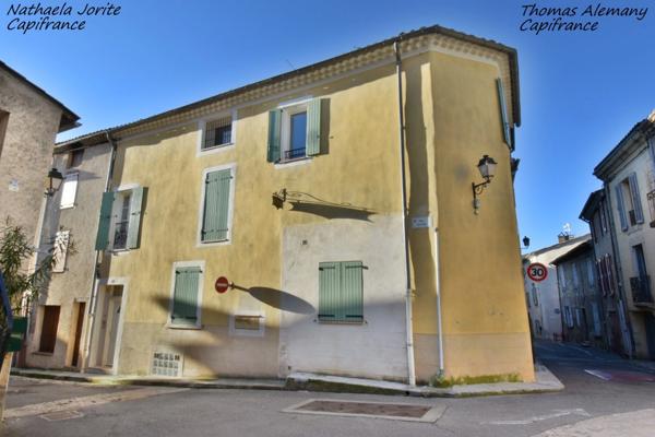 Immeuble de rapport. 3 APPARTEMENTS à vendre PEYRUIS (04)