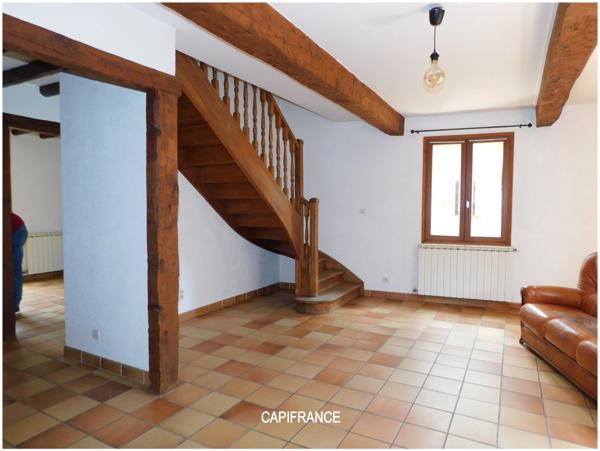 ENTRAGES (04000) A vendre MAISON de caractère de type 3 de 88 M2 avec terrasse et garage