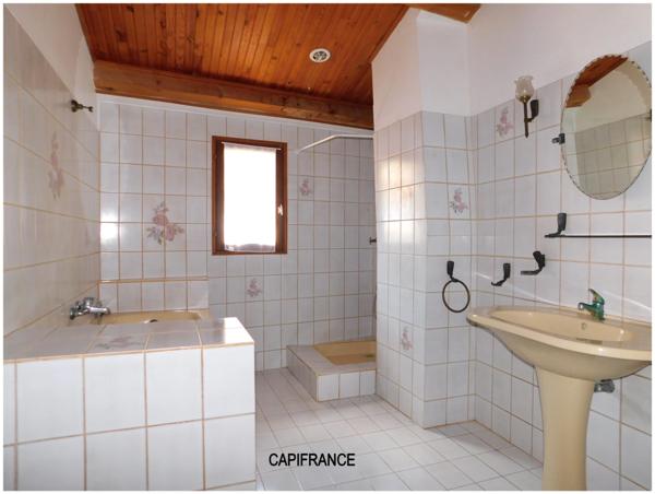 ENTRAGES (04000) A vendre MAISON de caractère de type 3 de 88 M2 avec terrasse et garage
