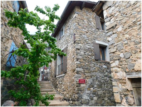 ENTRAGES (04000) A vendre MAISON de caractère de type 3 de 88 M2 avec terrasse et garage