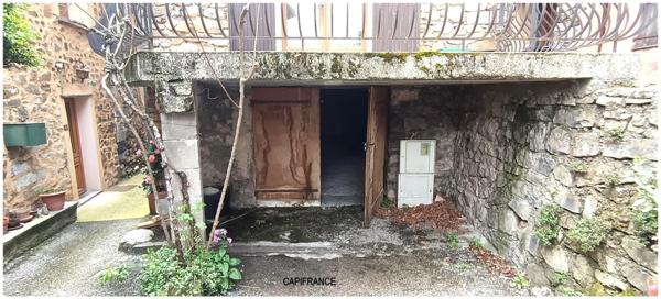 ENTRAGES (04000) A vendre MAISON de caractère de type 3 de 88 M2 avec terrasse et garage
