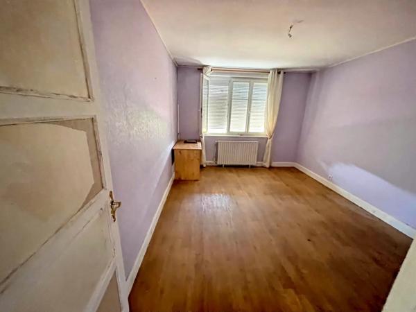 Vente                                                      Maison
                        
                     10 pièces                      183 m2                     à Senones