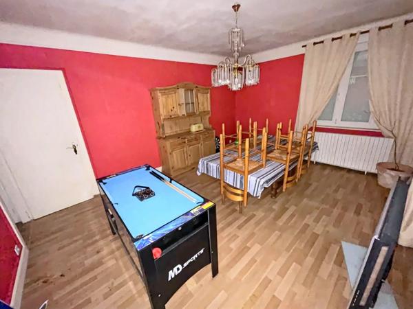 Vente                                                      Maison
                        
                     10 pièces                      183 m2                     à Senones