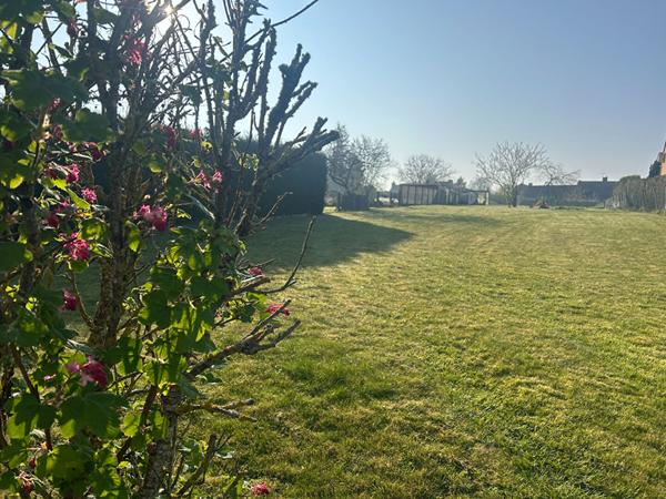 Terrain à bâtir au coeur de Cérans-Foulletourte, à 5 minutes à pied de toutes les commodités !