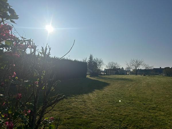 Terrain à bâtir au coeur de Cérans-Foulletourte, à 5 minutes à pied de toutes les commodités !