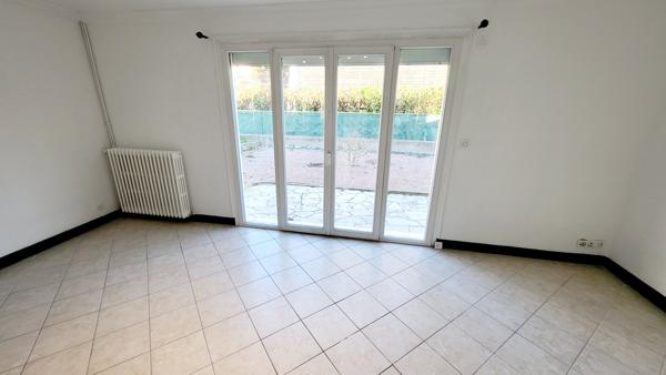 MAISON DE VILLE AVEC 3 CHAMBRES GARAGE ET JARDIN A CARCASSONNE