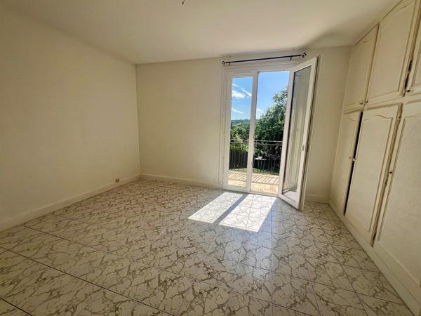 Ableiges-Maison familiale avec grand terrain