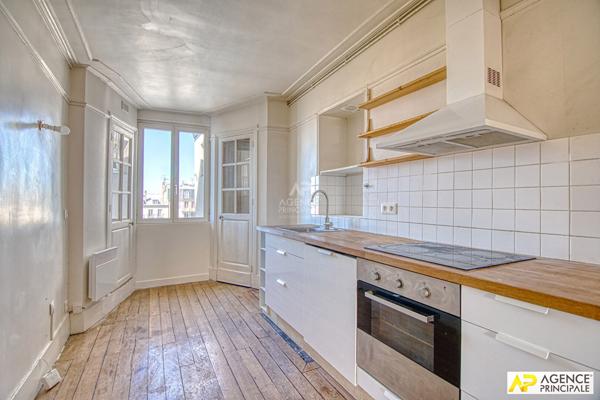 Versailles Notre-Dame Appartement 2/3 pièces de 63 m² carrez situé au 4ème et dernier étage avec cave €450 000 ** - Référence 27301