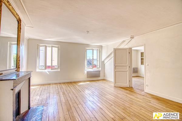 Versailles Notre-Dame Appartement 2/3 pièces de 63 m² carrez situé au 4ème et dernier étage avec cave €450 000 ** - Référence 27301