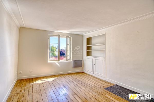 Versailles Notre-Dame Appartement 2/3 pièces de 63 m² carrez situé au 4ème et dernier étage avec cave €450 000 ** - Référence 27301