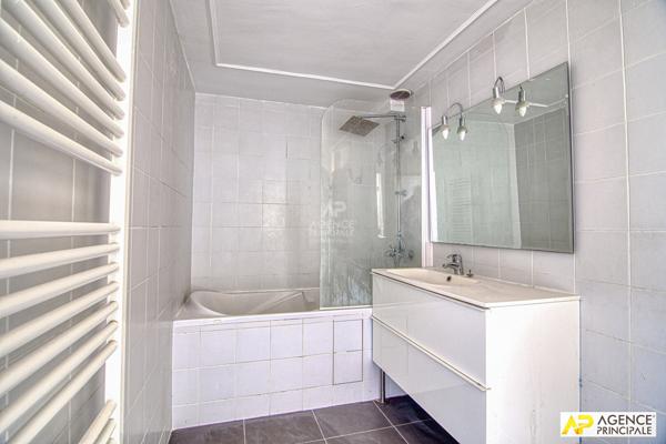 Versailles Notre-Dame Appartement 2/3 pièces de 63 m² carrez situé au 4ème et dernier étage avec cave €450 000 ** - Référence 27301