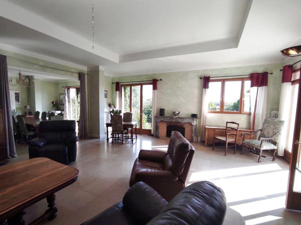 Ribaute-les-Tavernes (30720) Ribaute-les-Tavernes – Propriété de charme avec gîte, studio, piscine