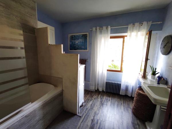 Ribaute-les-Tavernes (30720) Ribaute-les-Tavernes – Propriété de charme avec gîte, studio, piscine