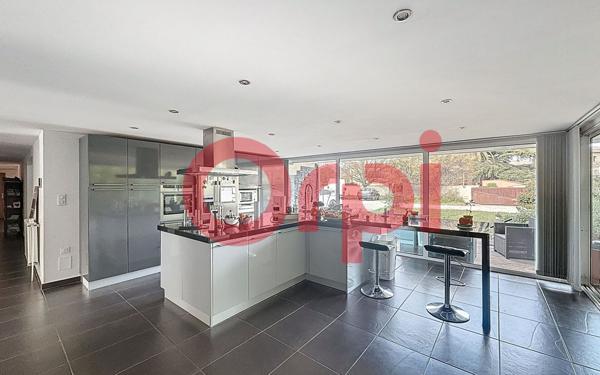 Maison à vendre    6 pièces • 320 m2 Bompas