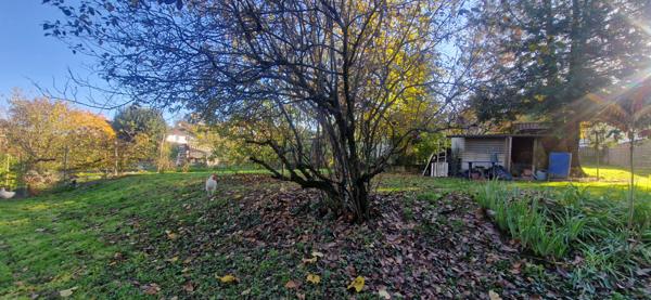 ST LAURENT DE MURE CENTRE proche Mairie - Terrain à bâtir de 766 m² viabilisé libre constructeur avec PC purgé