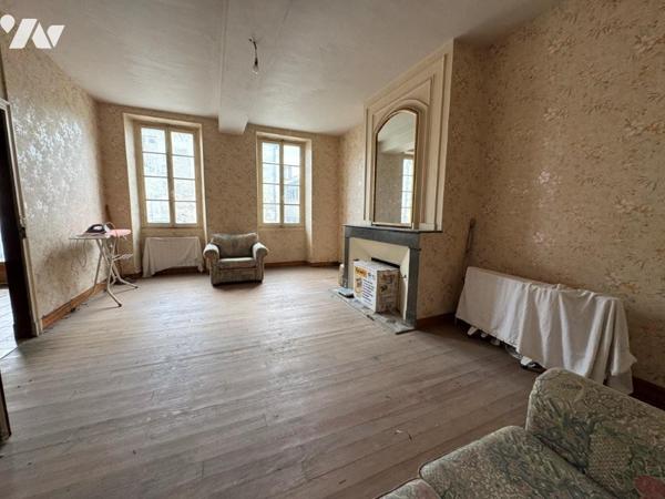GRANDE MAISON DE VILLAGE  AVEC JARDIN ET GARAGE