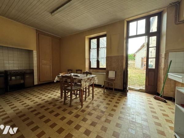 GRANDE MAISON DE VILLAGE  AVEC JARDIN ET GARAGE