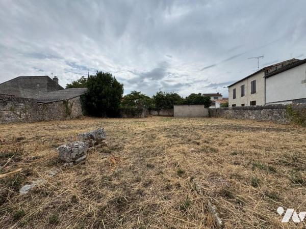 GRANDE MAISON DE VILLAGE  AVEC JARDIN ET GARAGE