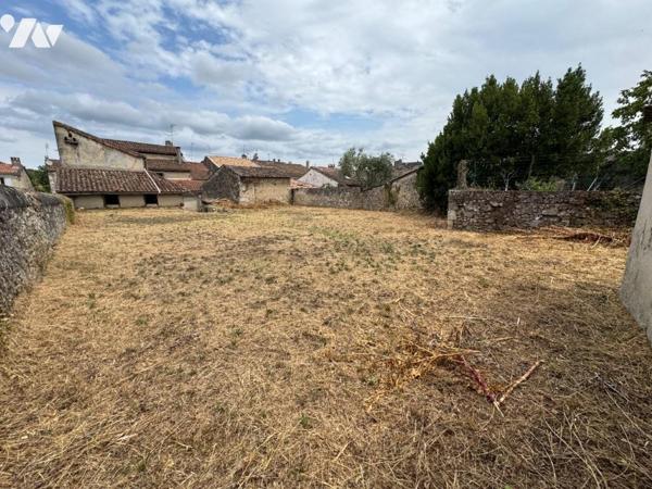 GRANDE MAISON DE VILLAGE  AVEC JARDIN ET GARAGE
