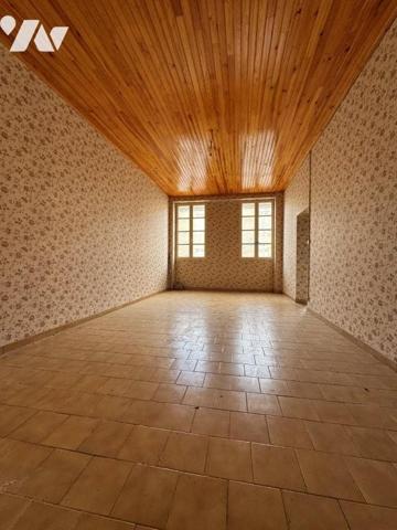 GRANDE MAISON DE VILLAGE  AVEC JARDIN ET GARAGE