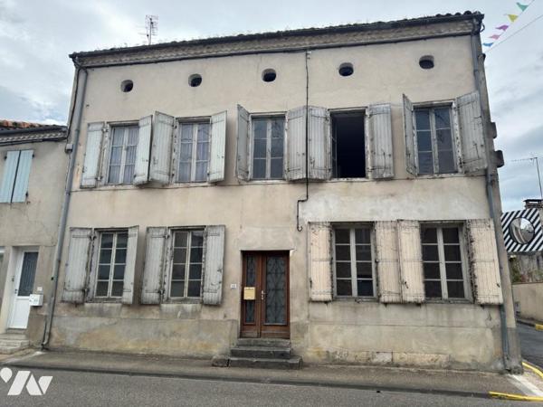 GRANDE MAISON DE VILLAGE  AVEC JARDIN ET GARAGE