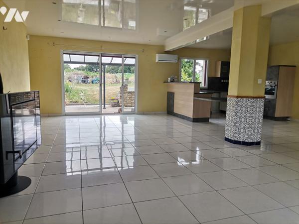 GEVEZE - Ancien manoir rénové, 203 m² hab. avec dépendances et terrain de 1637m² env.