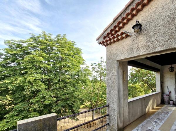 Maison à vendre 5 pièces sur plus de 3 000 m2 à BOUC BEL AIR (13320)