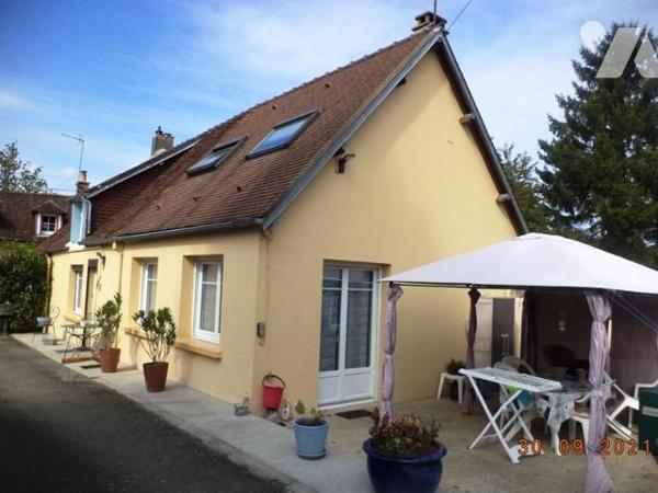 LA FERTE MACE: Maison en pierres 3 chambres, garage, terrain 432 m²