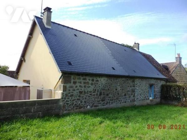 LA FERTE MACE: Maison en pierres 3 chambres, garage, terrain 432 m²