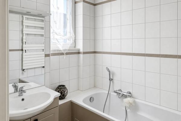 Appartement
         7 pièces
        - 147 m² Exclusivité 460 000 € *