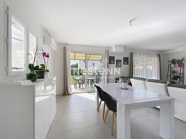 CUCURON  Maison idealement situee avec piscine et commodites